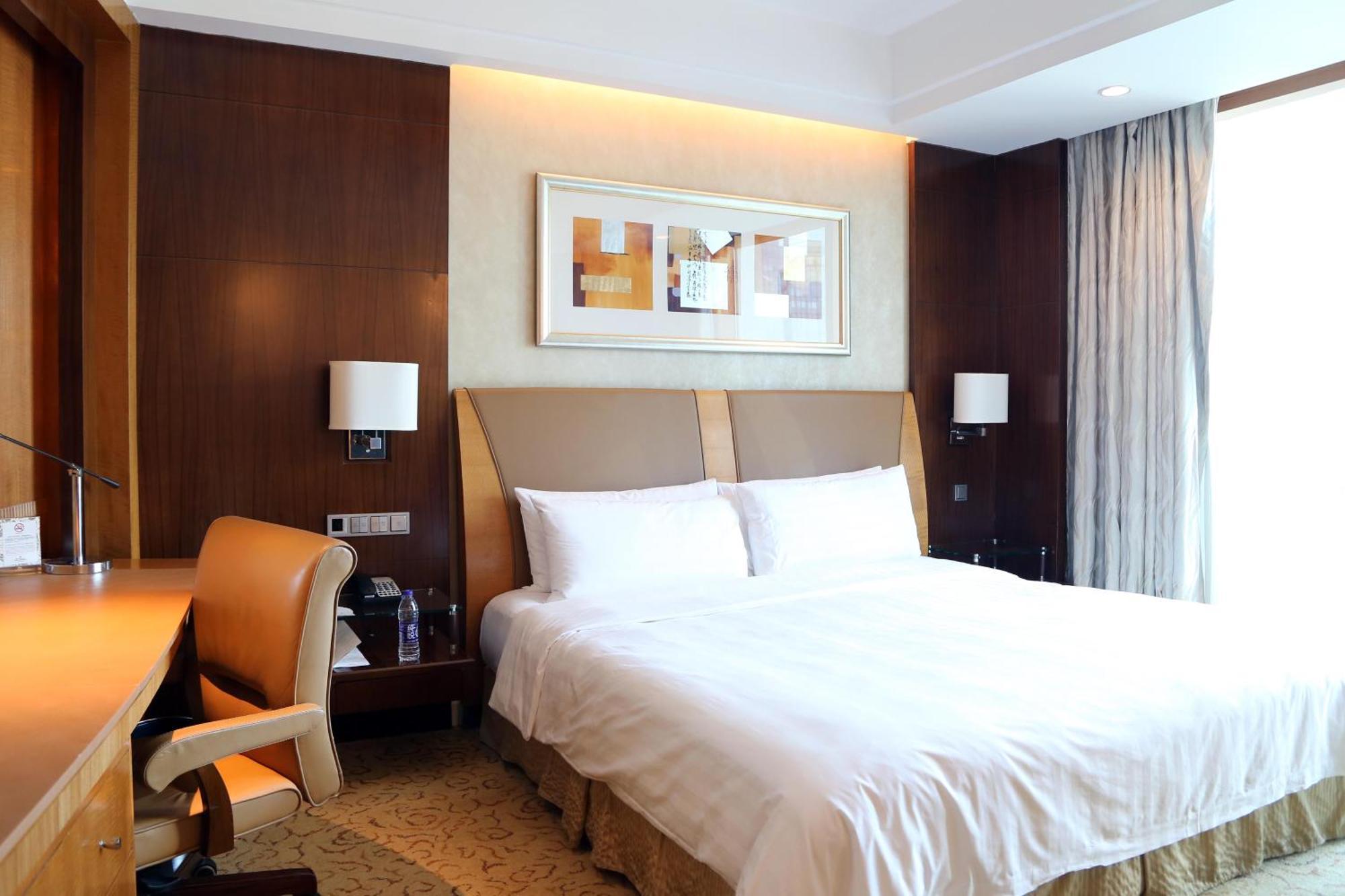Pudong Shangri-la, 5*