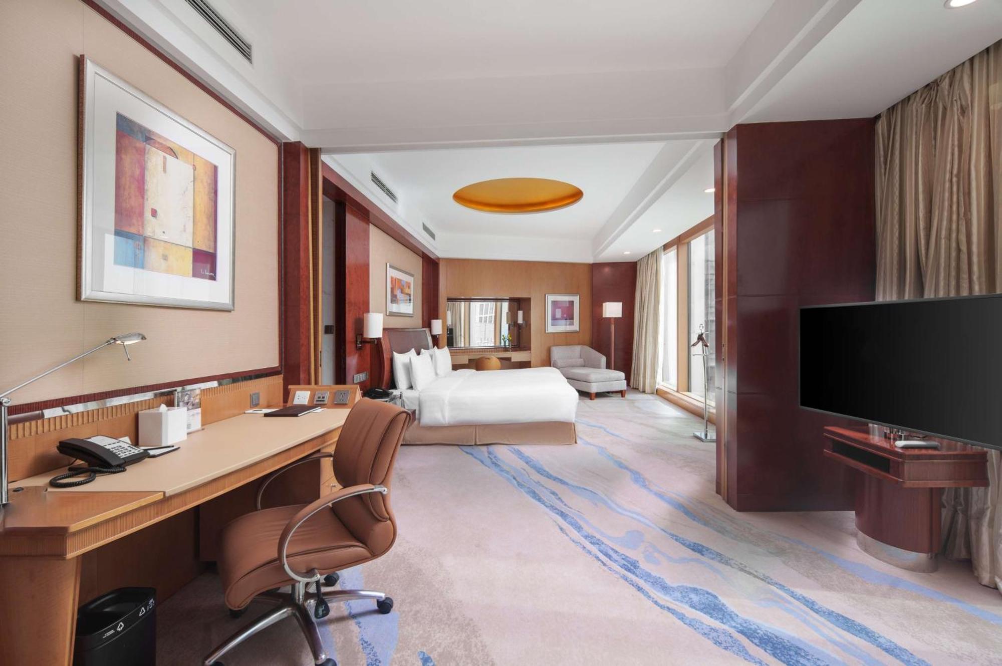 Pudong Shangri-la, Hotel 5*