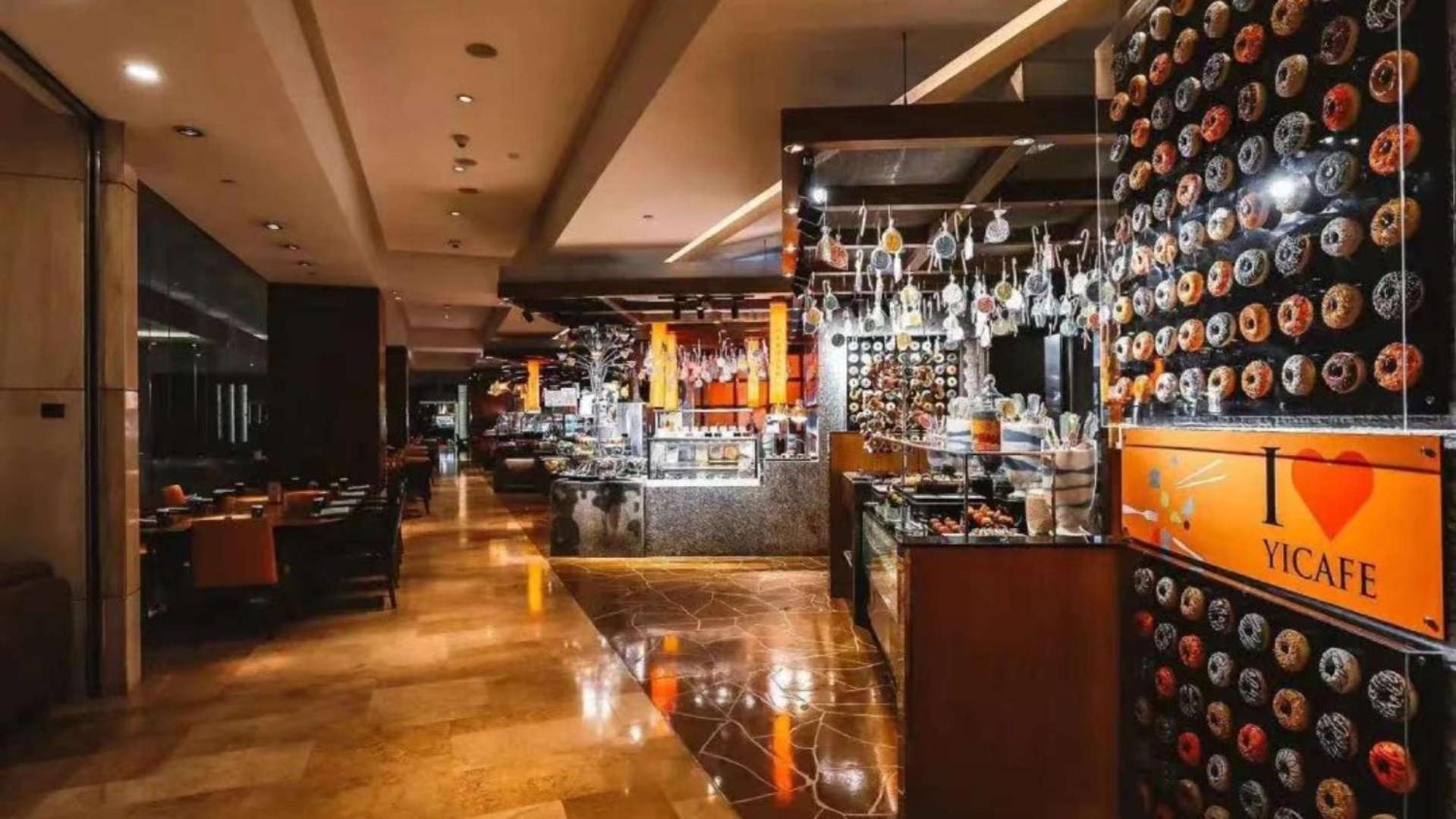Pudong Shangri-la, Khách sạn 5*