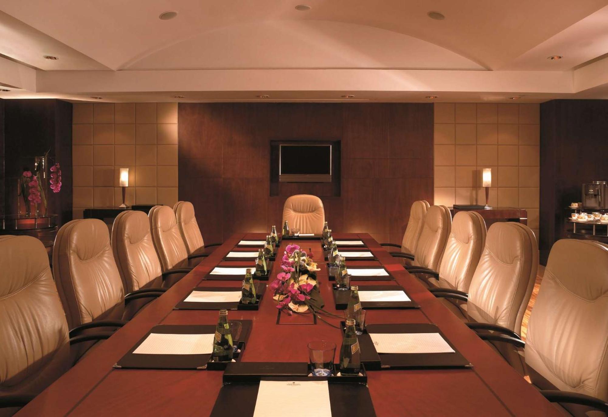 Pudong Shangri-la, Khách sạn 5*